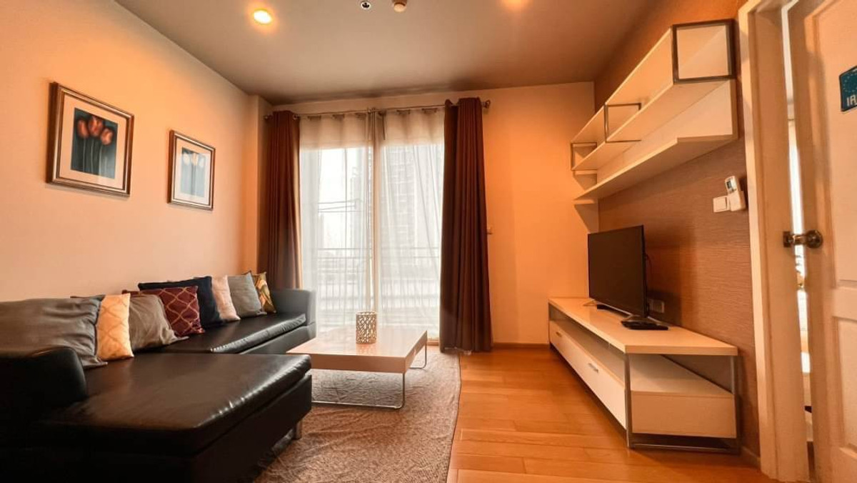 CondoWongwianyai, Charoennakor : For sale and rentใ Hive Sathorn near BTS Wongweinyai. One bedroom 49 sqm. 