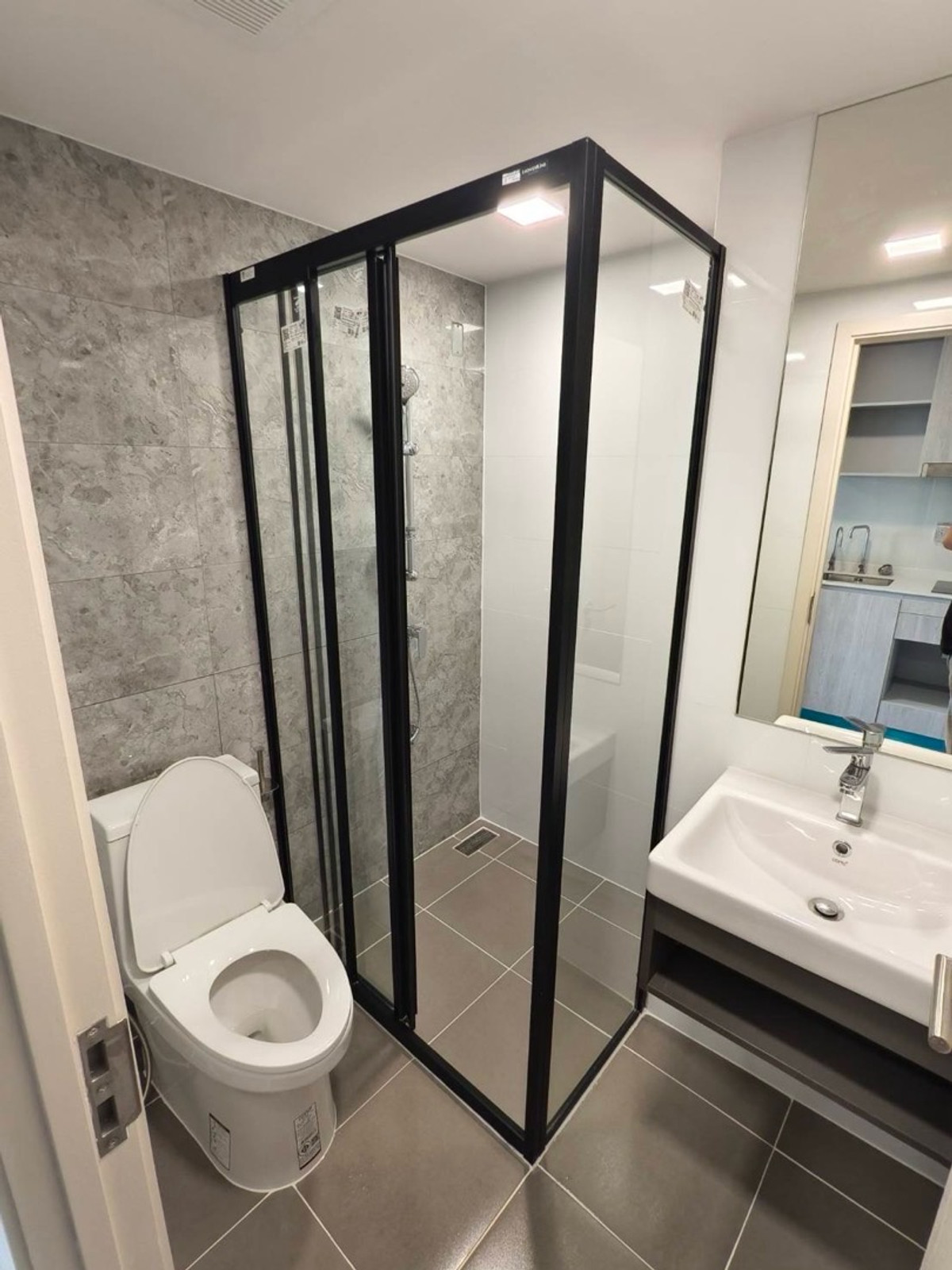 For RentCondoBangna, Bearing, Lasalle : New room, never passed by a tenant, Condo for rent Atmoz Tropicana Bangna (Atmoz Tropicana Bangna) Room size: 23 sq m Floor: 4 Building/Building: C Price: 8,500 baht Nearby places: Yellow Line MRT.