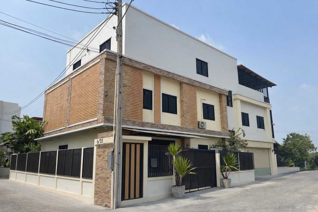 For SaleHousePattaya, Bangsaen, Chonburi : Single house for sale, opposite Sakua Lao Ee Shrine, 507 sq m, 82 sq wah, near Ban Bueng Hospital.