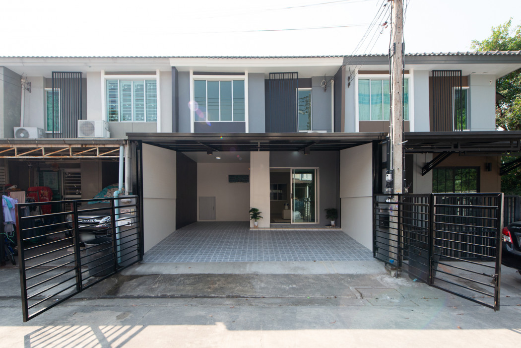 For SaleTownhomePathum Thani,Rangsit, Thammasat : Two-story townhome for sale, Pruksa Ville 79 Phaholyothin-Rangsit, includes furniture, near Soi Ruamjai 1, 18 sq.wa.