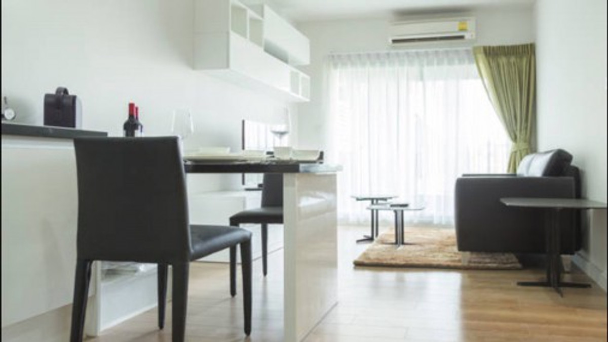 For RentCondoSukhumvit, Asoke, Thonglor : Low rise 2 bed 2 bath 65 sqm condo at The Seed Musee for rent 35,000THB per month, Sukhumvit Soi 26, Phrom Phong BTS station