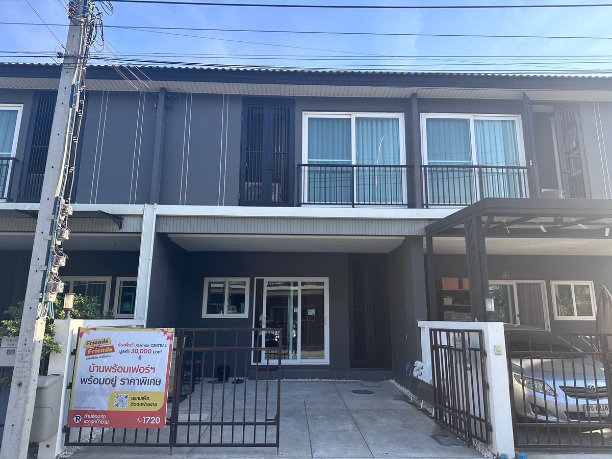 For SaleTownhomeBangna, Bearing, Lasalle : Move in immediately!! Townhome, good location, complete with furniture, next to Mega Bangna mall. The last house of the project