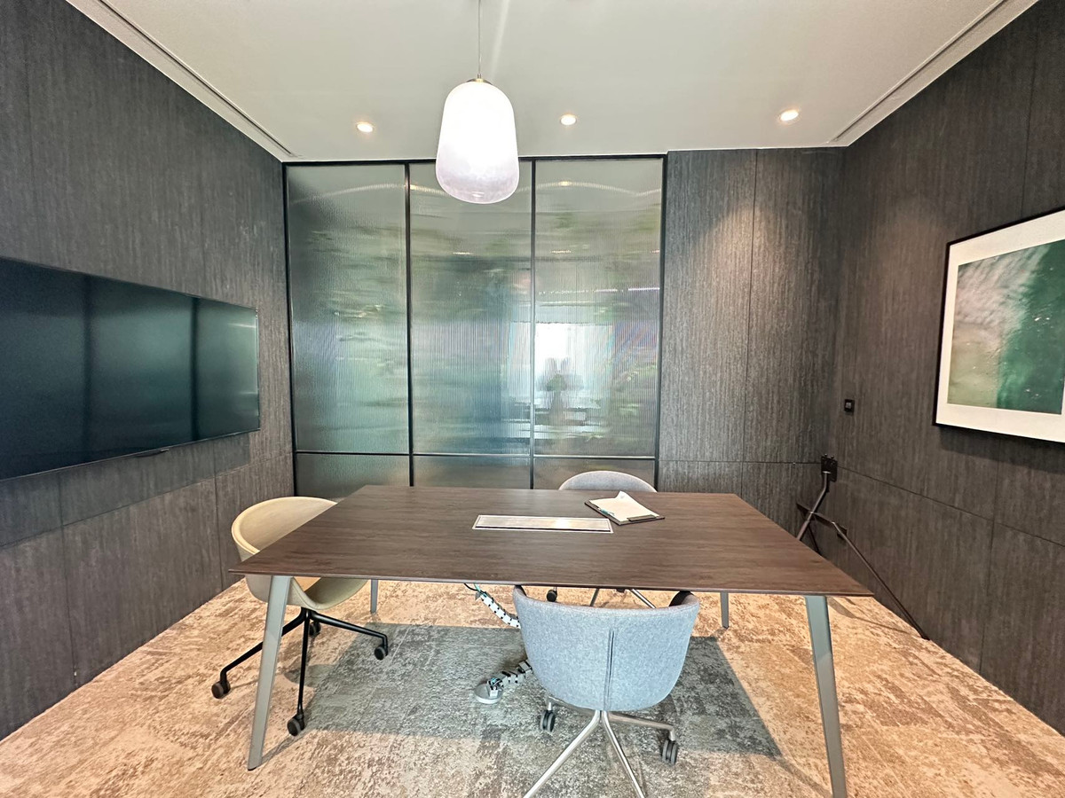 For RentOfficeRama9, Petchburi, RCA : Major Tower – Rama 9 | Office for rent, ready to move in, potential location.