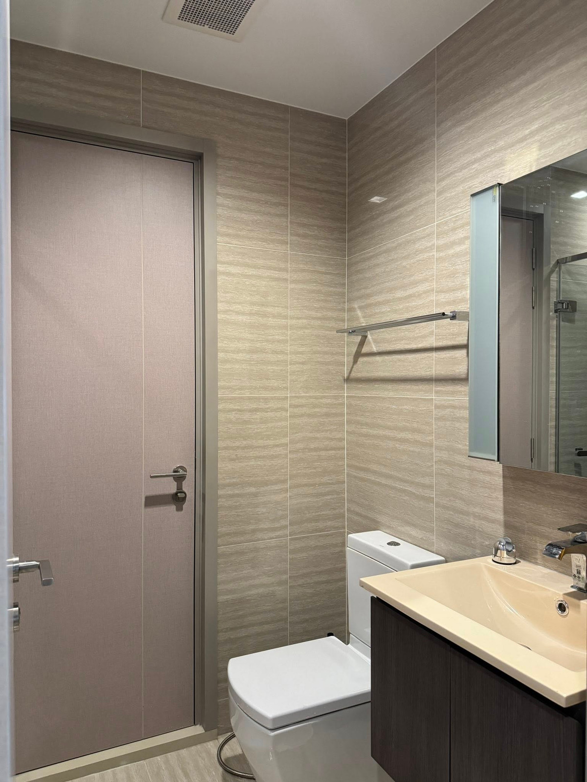 ให้เช่าคอนโดพระราม 9 เพชรบุรีตัดใหม่ RCA : ให้เช่า The Line Asoke Ratchada  ราคา 21,000 บาท [NCr260212]