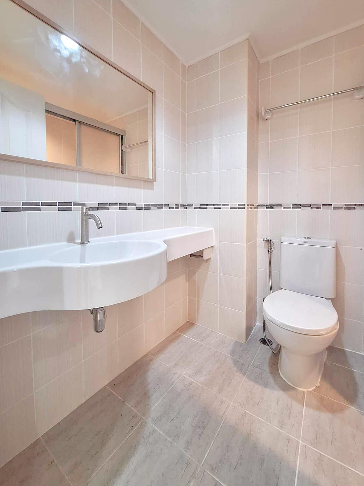 For SaleCondoRamkhamhaeng, Hua Mak : Condo for sale Lumpini Ville Ramkhamhaeng 26, beautiful room with all new furniture.