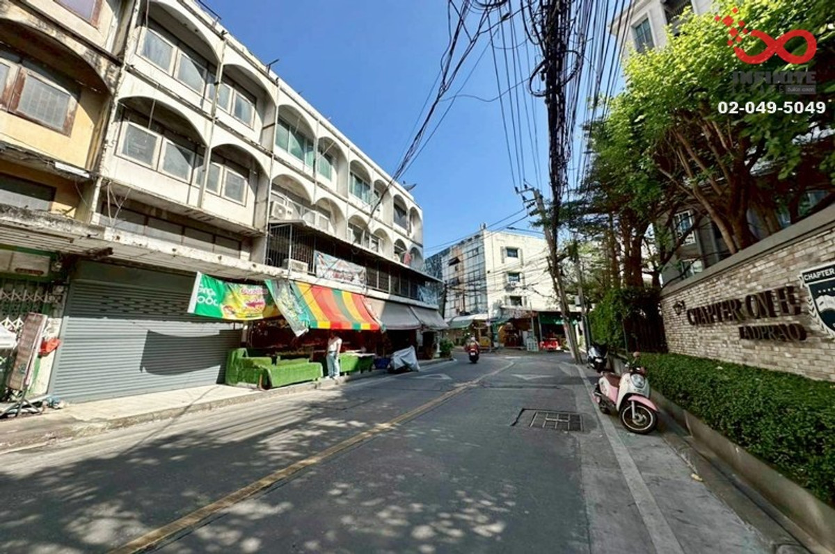 For SaleShop HouseLadprao, Central Ladprao : Commercial building for sale, 3.5 floors, 16 sq m, Lat Phrao 1, Chatuchak, near BTS–MRT Lat Phrao Station.