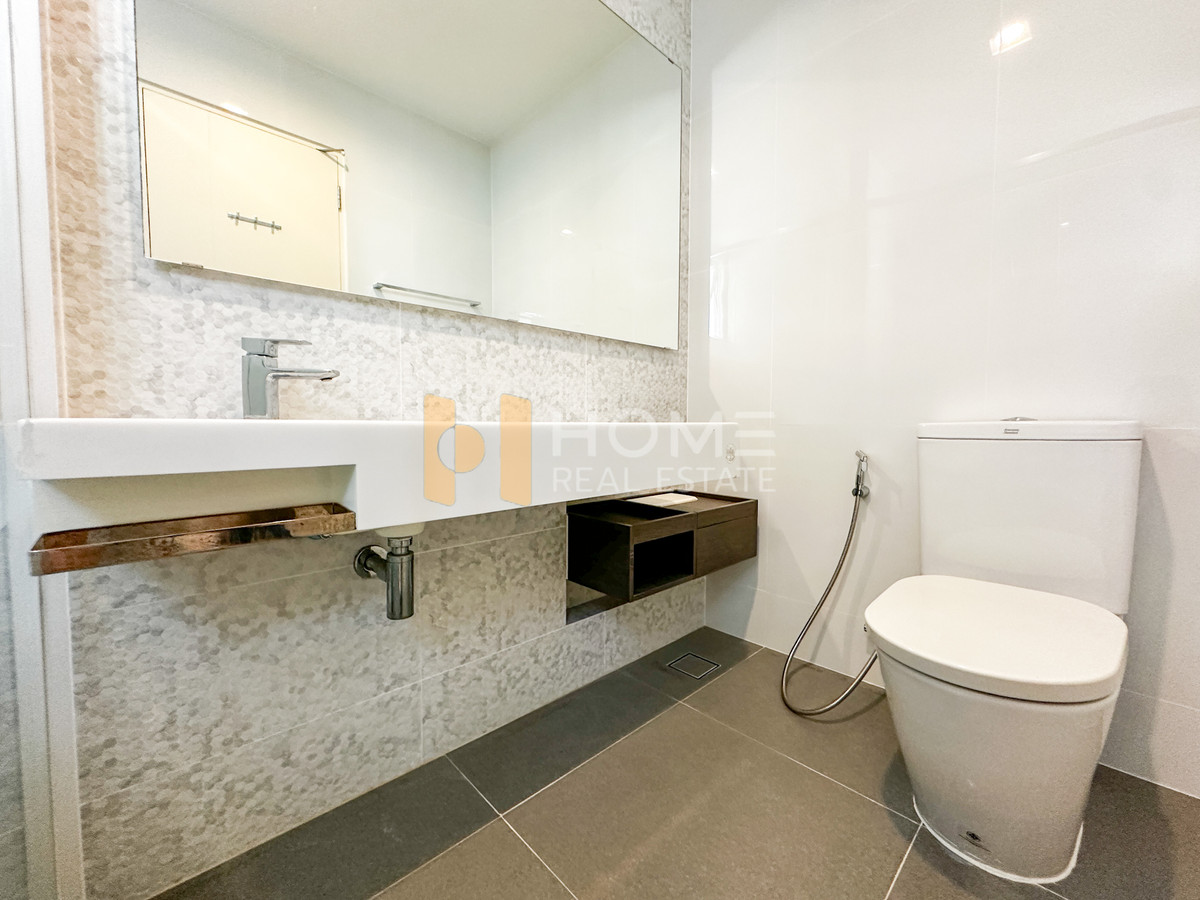 ขายบ้านบางนา แบริ่ง ลาซาล : Rare Item! บ้านหน้าทะเลสาบ วิวหลักล้าน 🏞️ มัณฑนา 2 บางนา กม.7 / 4 ห้องนอน (ขาย), Mantana 2 Bangna Km.7 / 4 Bedrooms (FOR SALE) YOK047