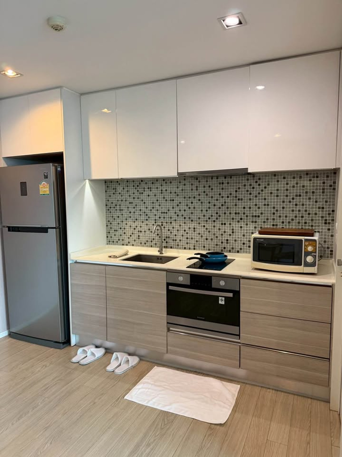 ให้เช่าคอนโดสุขุมวิท อโศก ทองหล่อ : ให้เช่า The Room Sukhumvit 21 ราคา 35,000 บาท [NCr260213]