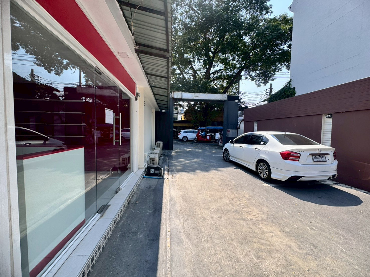 ให้เช่าร้านค้า/ตลาดนัดสุขุมวิท อโศก ทองหล่อ : ให้เช่าพื้นที่ร้านค้า ทองหล่อ13 เข้าซอยเพียง 100 เมตร ทำเลดี เหมาะทำธุรกิจ (N.1985)