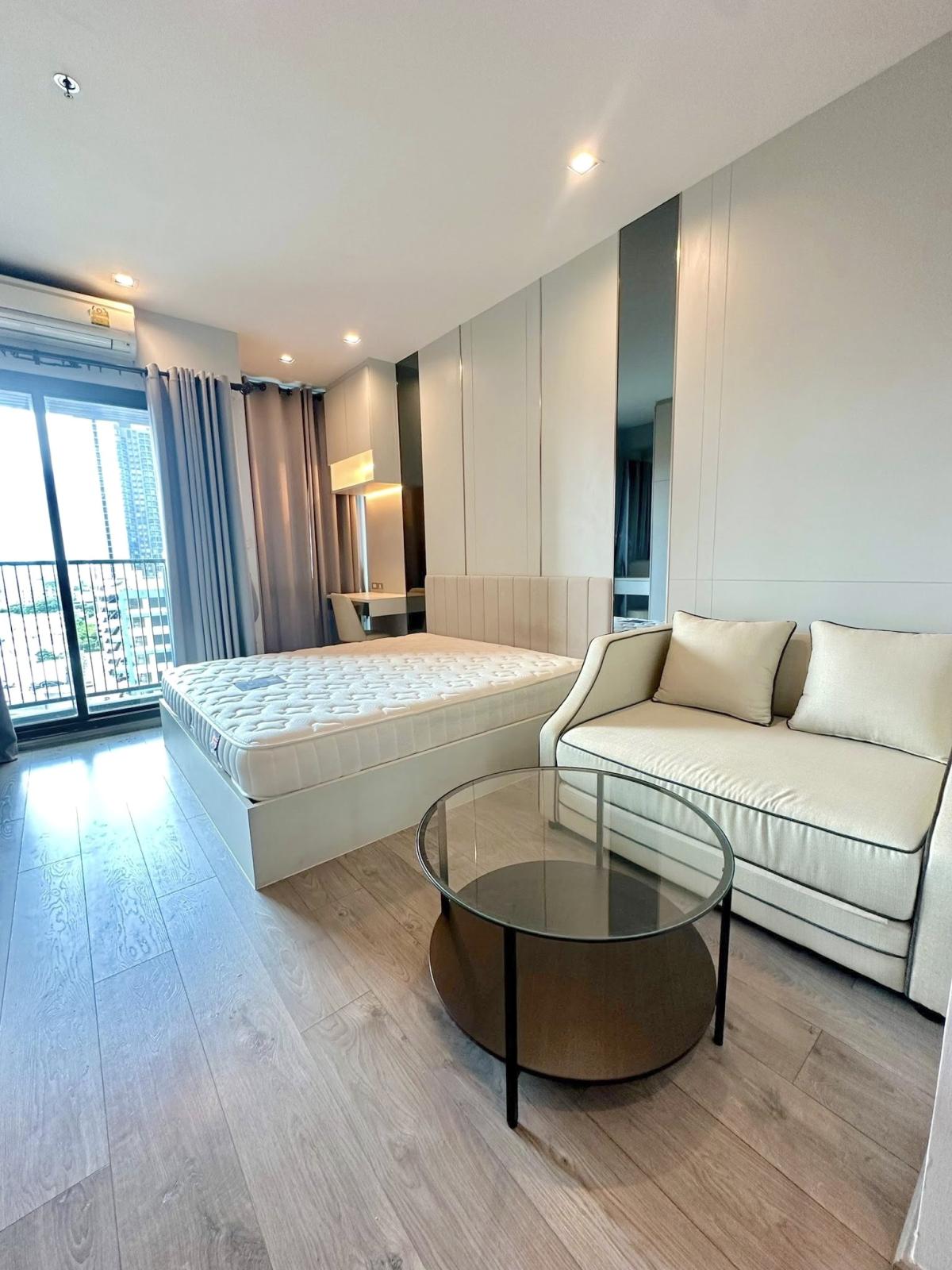 ขายคอนโดอ่อนนุช อุดมสุข : คอนโด Whizdom Avenue Ratchada-Ladprao ราคาพิเศษ 3.26 ล้าน! 
สตูดิโอ 28.35 ตร.ม. ทำเลดี ใกล้รถไฟฟ้า!