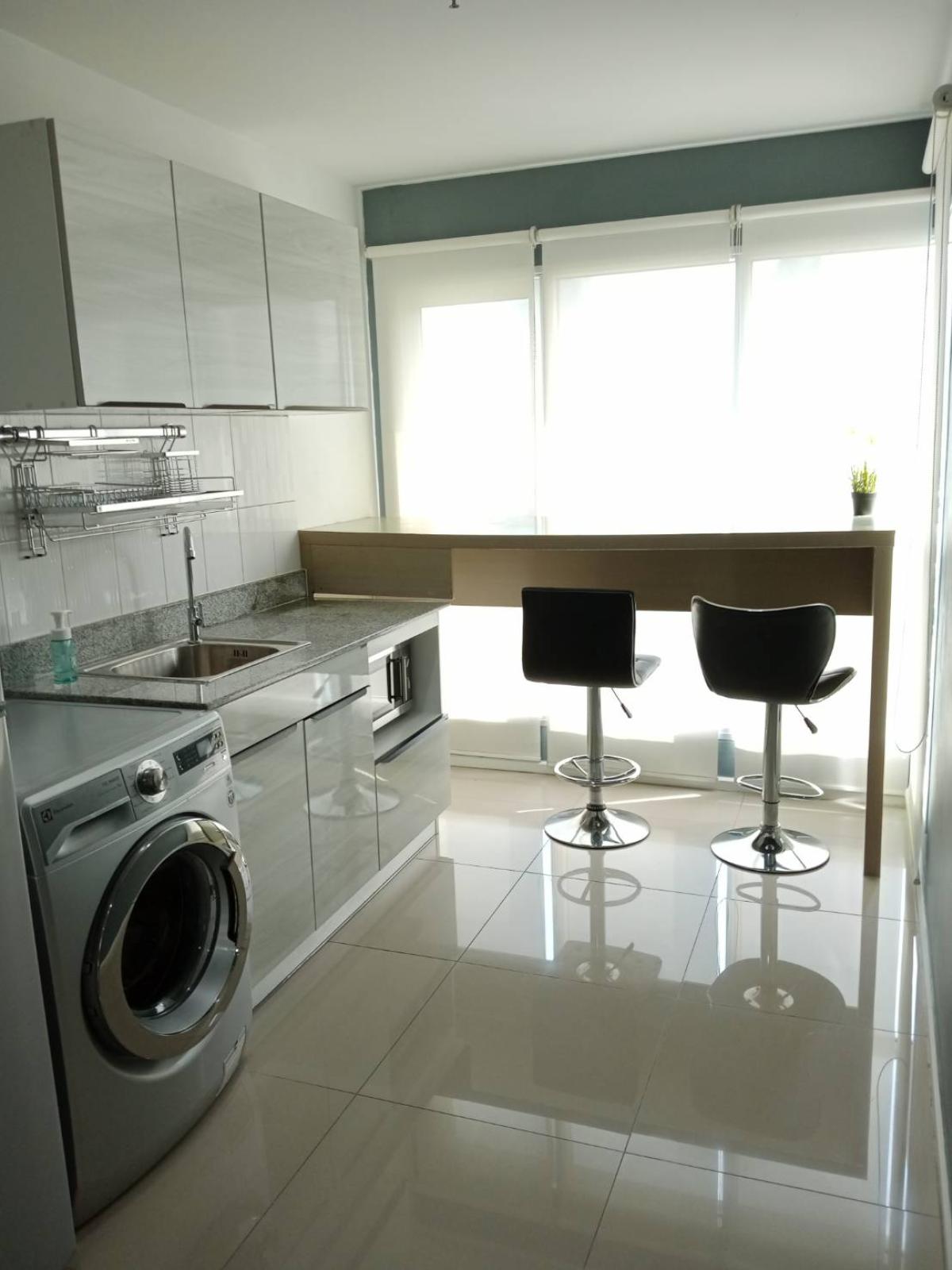 ขายคอนโดพระราม 9 เพชรบุรีตัดใหม่ RCA : คอนโด Aspire Rama 9 1 ห้องนอน ราคาดี พร้อมเข้าอยู่! 
เพียง 3.21 ล้าน ขนาด 39 ตรม. ใกล้รถไฟฟ้า!