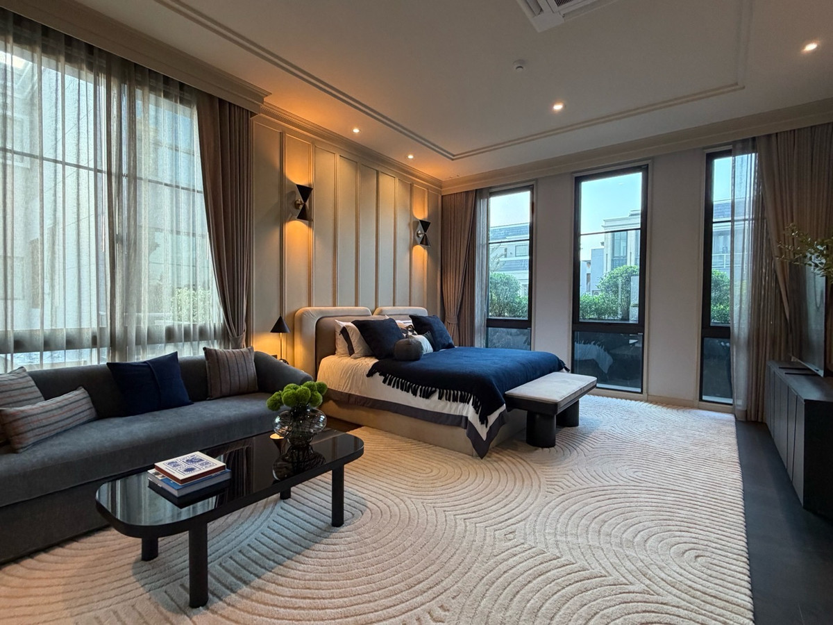 For SaleHousePattanakan, Srinakarin : Connoiseur Phatthanakan, located at the beginning of Soi Phatthanakan 32, fully furnished, last house. If interested, you can negotiate the price.