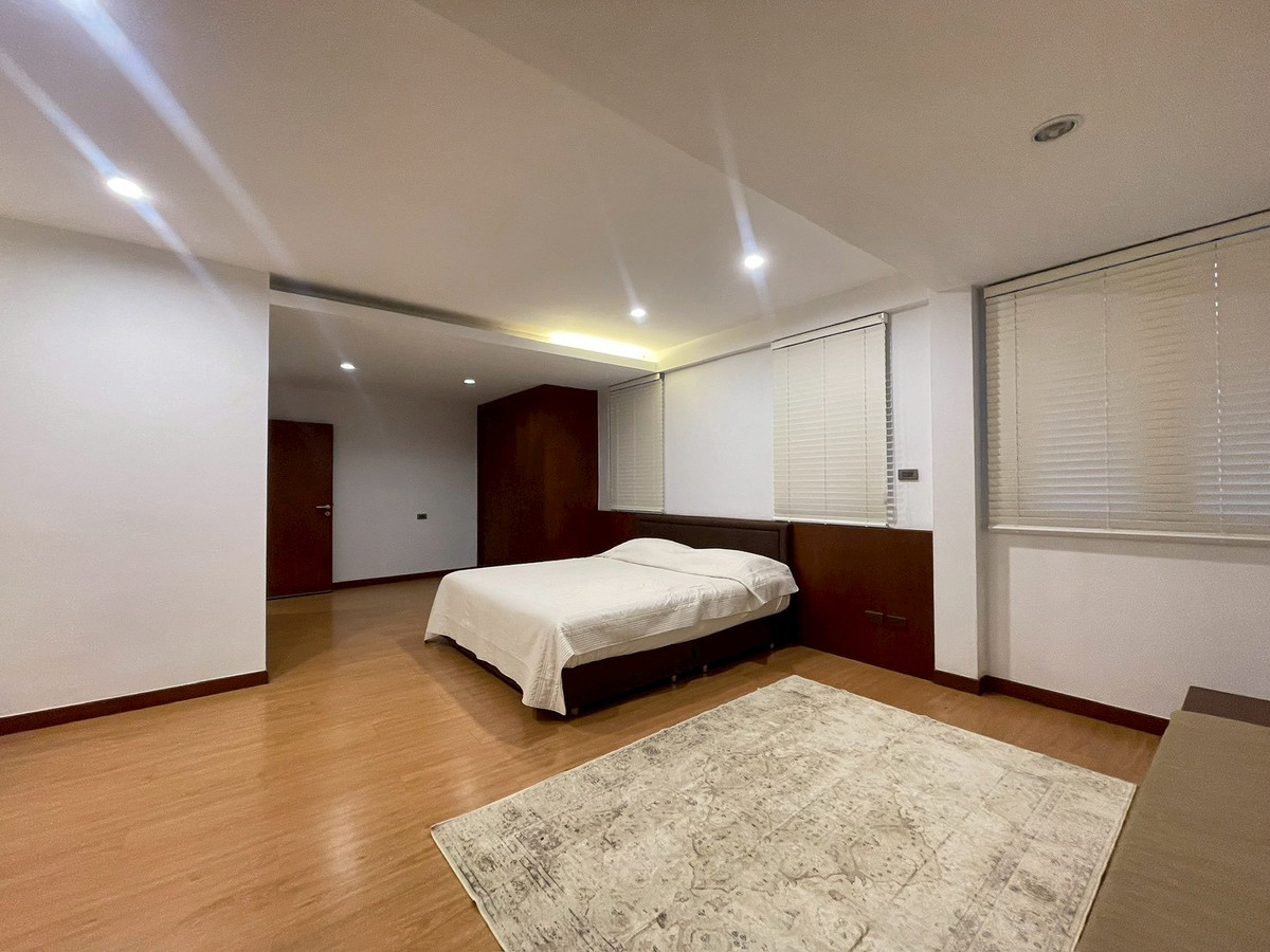 HousePattanakan, Srinakarin : For sale/rent, beautiful house ready to move in, 3 floors, 4 bedrooms, Panya Pattanakarn Village, size 58 sq m, usable area 350 sq m.