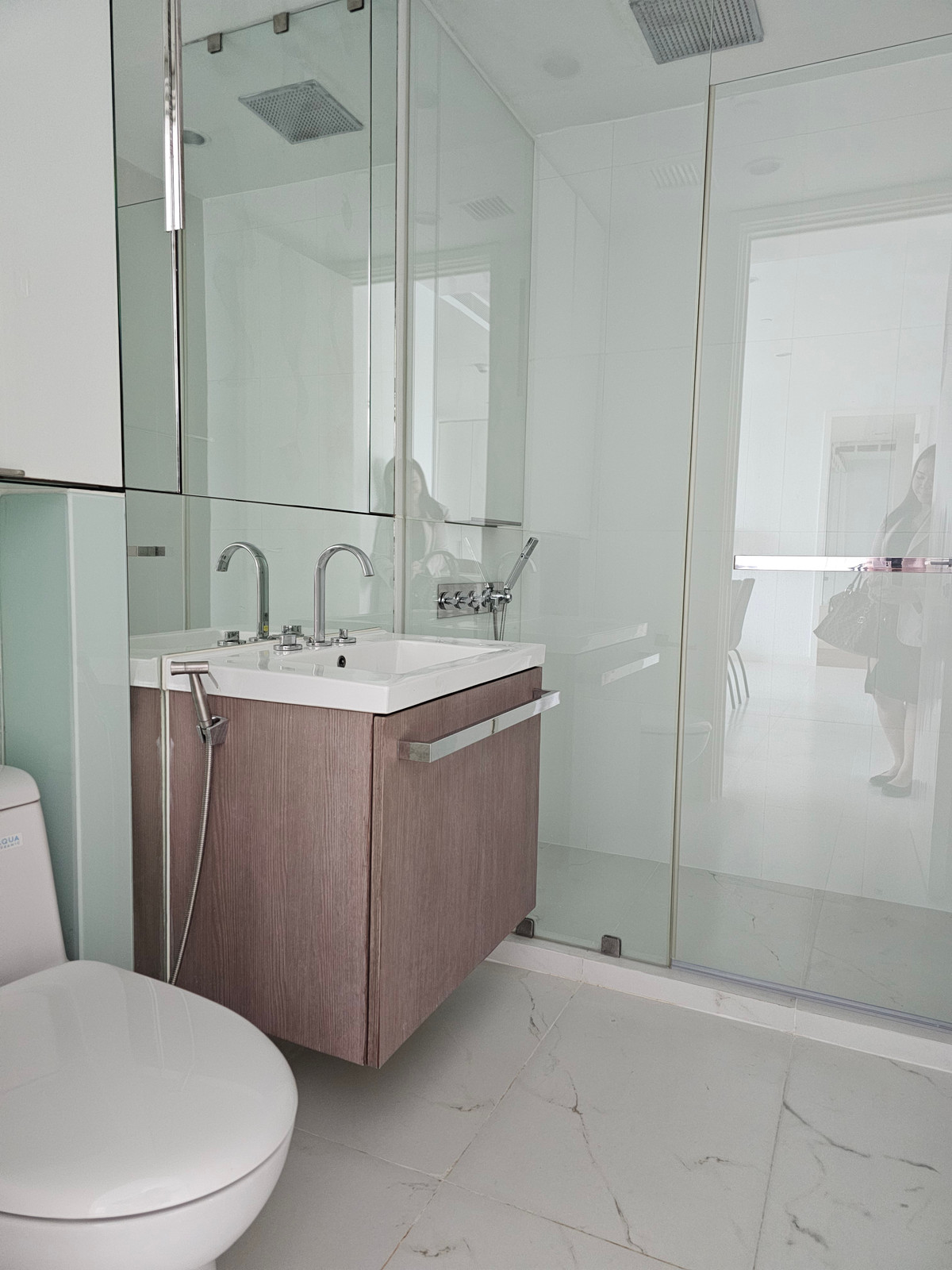 CondoWitthayu, Chidlom, Langsuan, Ploenchit : 185 Rajadamri for rent, 2 bedrooms, 2 bathrooms, area 118 sq m, 90,000 baht. If interested, call Nong 096-2615656. Ready to make an appointment to visit every day. For Rent 185 Rajadamri 2bed 2 bath 118 Sq,m Rental price 90,000 Baht call Nong 096-2615656 