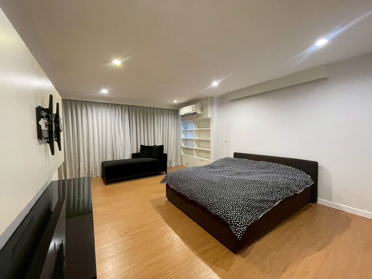 HousePattanakan, Srinakarin : For sale/rent, beautiful house ready to move in, 3 floors, 4 bedrooms, Panya Pattanakarn Village, size 58 sq m, usable area 350 sq m.