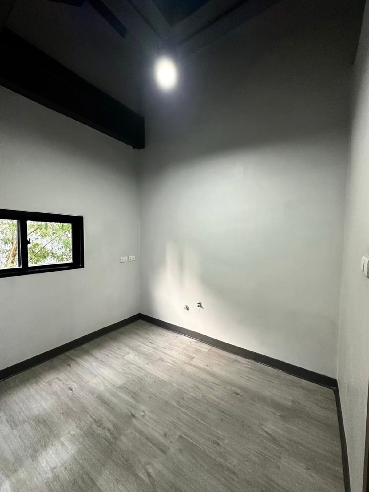 For RentHome OfficeOnnut, Udomsuk : For rent: The Pride S77 Home Office, Modern Luxury Lof style, at the entrance of Soi On Nut 30, has 5 floors, 3 bedrooms, 4 bathrooms, with air conditioning in every room. Ready to move in, price 80,000 baht.