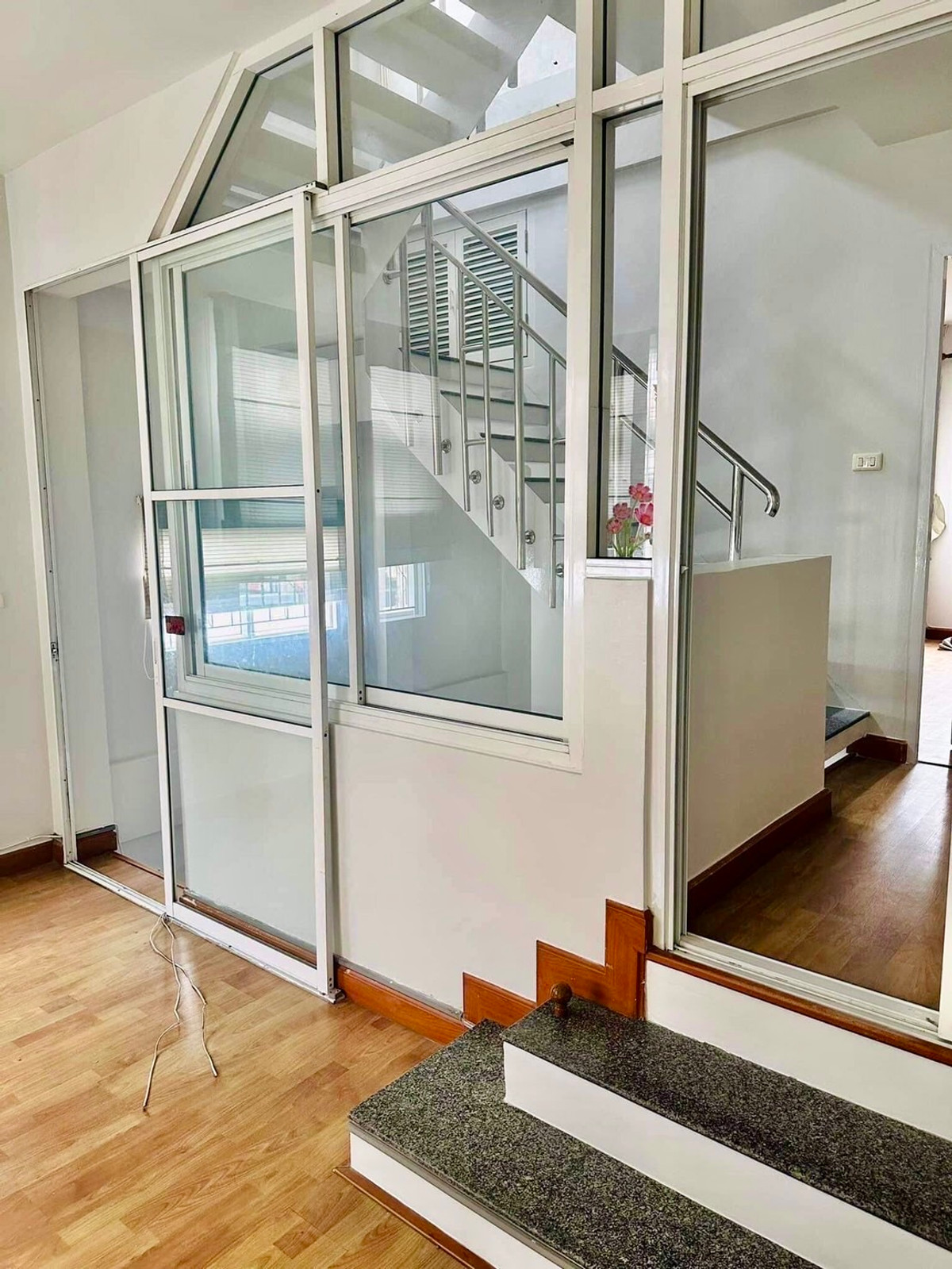 ให้เช่าทาวน์โฮมลาดพร้าว101 แฮปปี้แลนด์ : ให้เช่า Merit Place ลาดพร้าว 87 – ทาวน์เฮ้าส์ 3 ชั้นให้เช่า ทำเลเมือง ใกล้ทางด่วน เดินทางสะดวก