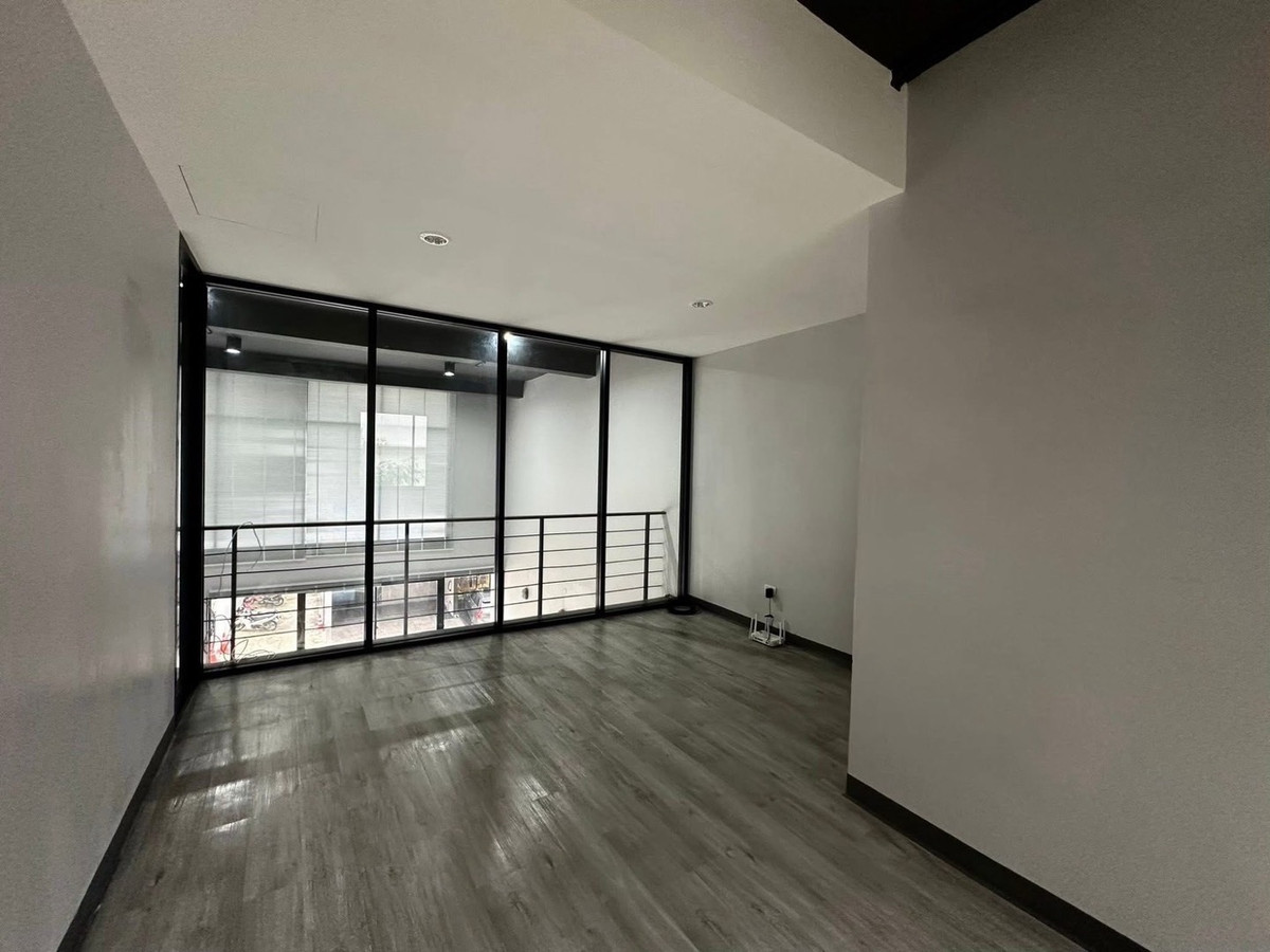 For RentHome OfficeOnnut, Udomsuk : For rent: The Pride S77 Home Office, Modern Luxury Lof style, at the entrance of Soi On Nut 30, has 5 floors, 3 bedrooms, 4 bathrooms, with air conditioning in every room. Ready to move in, price 80,000 baht.