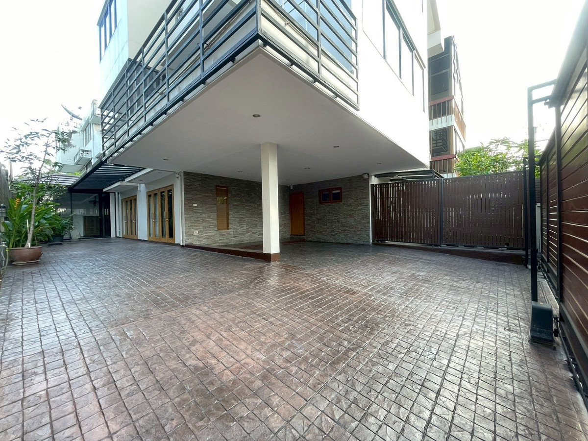 บ้านพัฒนาการ ศรีนครินทร์ : ขาย/เช่า บ้านสวยพร้อมอยู่ 3ชั้น 4ห้องนอน  หมู่บ้านปัญญาพัฒนาการ ขนาด 58 ตร.วา  พื้นที่ใช้สอย 350 ตารางเมตร