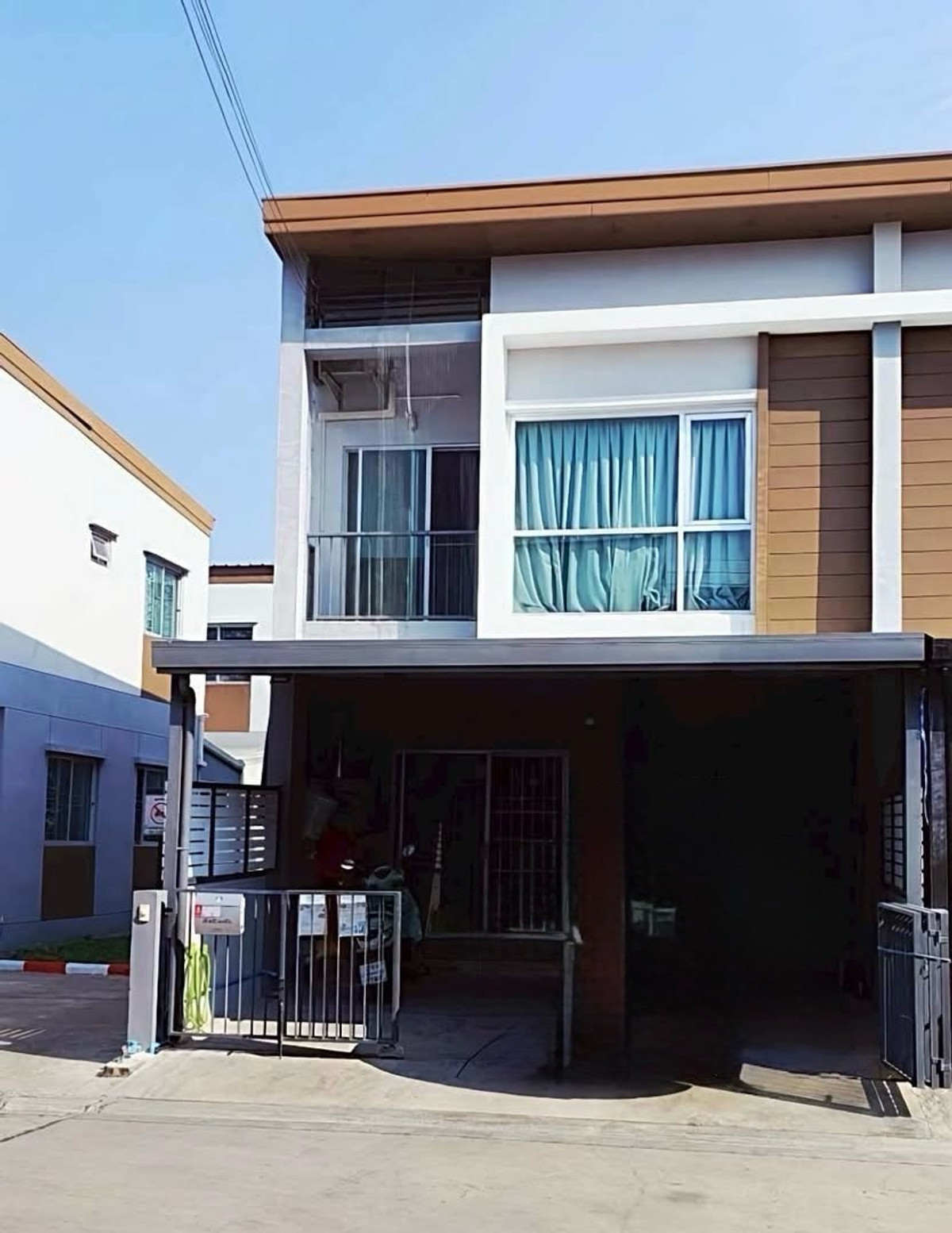 For RentTownhomeRama 2, Bang Khun Thian : 🏡✨ Townhouse for Rent – Corner Unit | Rama 2 – Tha Kham
📍 Lumpini Town Park Rama 2 – Tha Kham (Corner Unit near U-turn)