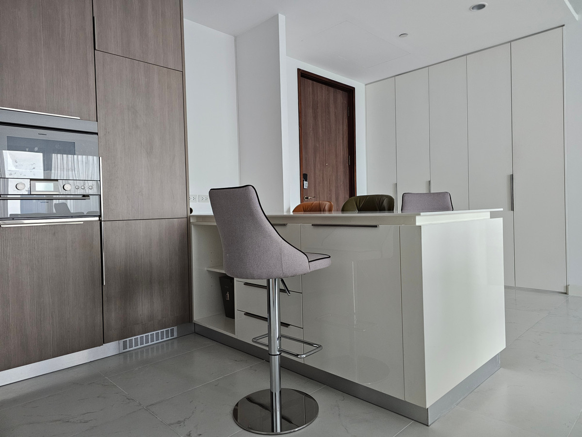 CondoWitthayu, Chidlom, Langsuan, Ploenchit : 185 Rajadamri for rent, 2 bedrooms, 2 bathrooms, area 118 sq m, 90,000 baht. If interested, call Nong 096-2615656. Ready to make an appointment to visit every day. For Rent 185 Rajadamri 2bed 2 bath 118 Sq,m Rental price 90,000 Baht call Nong 096-2615656 