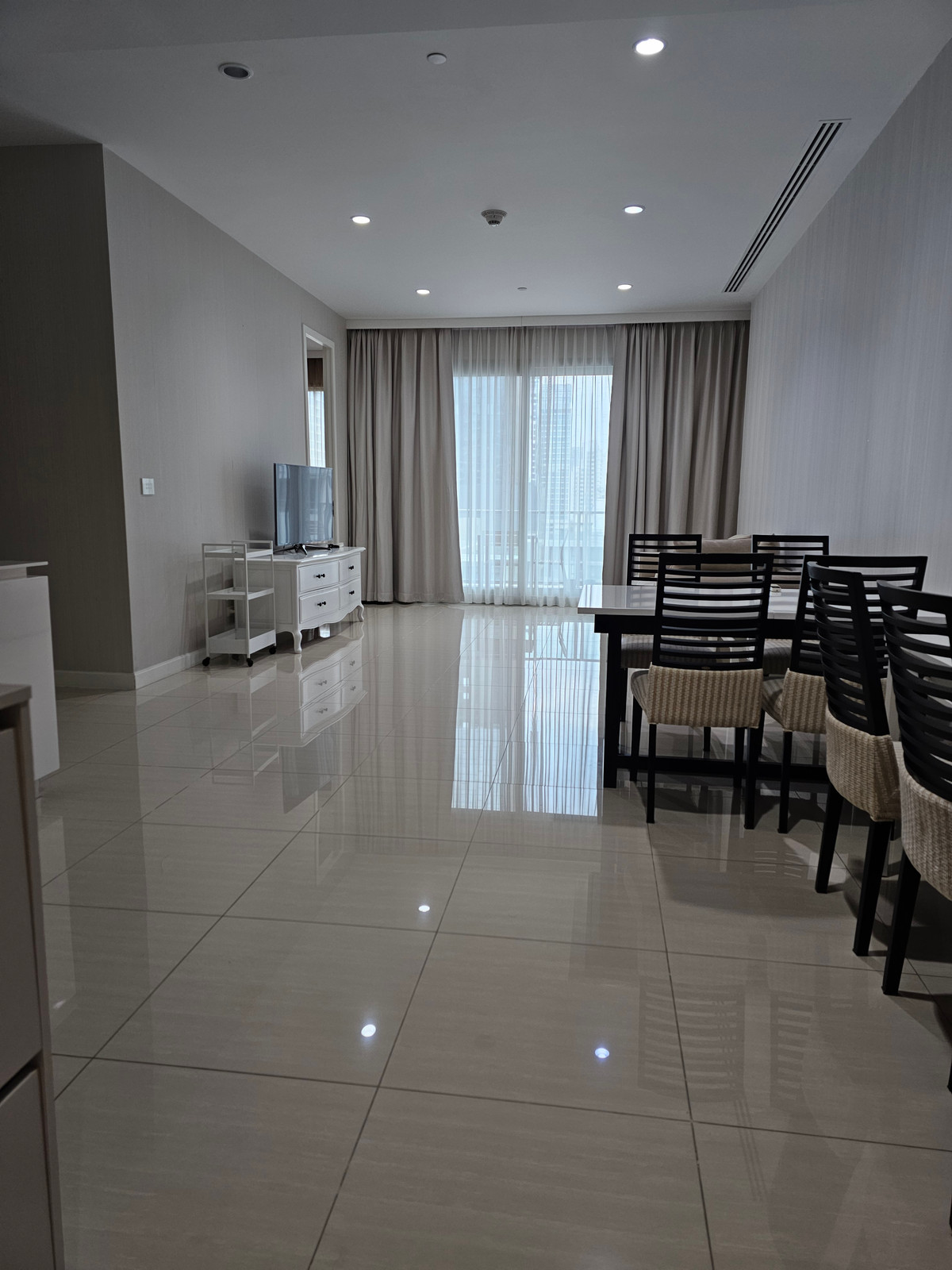 For SaleCondoWitthayu, Chidlom, Langsuan, Ploenchit : 185 Rajadamri for sale, 2 bedrooms, 2 bathrooms, area 108 sq m, 29.9 million baht. If interested, call Nong 096-2615656. Ready to make an appointment to visit every day. For Sale 185 Rajadamri 2bed 2 bath 108 Sq,m Rental price 29.9 MB call Nong 096-261565