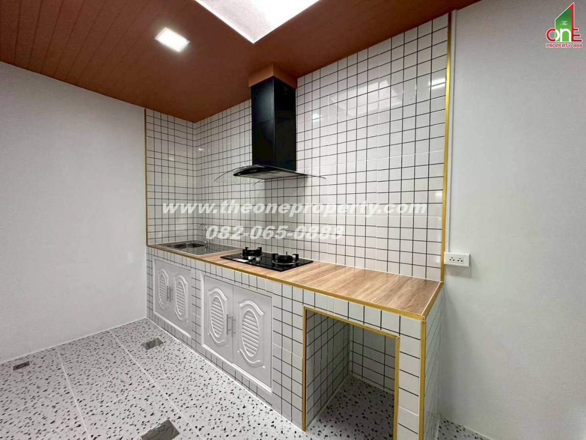 For SaleTownhomePathum Thani,Rangsit, Thammasat : 2-story townhouse, 17.8 sq m. (entire house renovated) Pruksa Village 60/1 Rangsit-Bang Phun Rangsit-Pathum Thani Rd. Mueang Pathum Thani, Pathum Thani