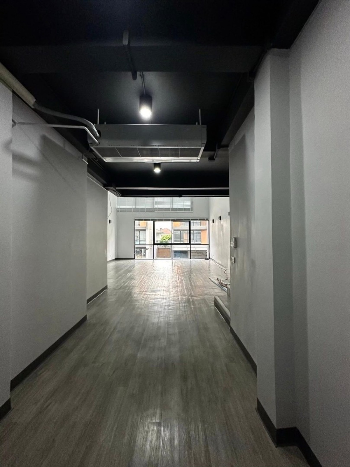 For RentHome OfficeOnnut, Udomsuk : For rent: The Pride S77 Home Office, Modern Luxury Lof style, at the entrance of Soi On Nut 30, has 5 floors, 3 bedrooms, 4 bathrooms, with air conditioning in every room. Ready to move in, price 80,000 baht.