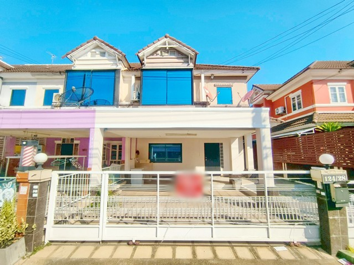 For RentTownhomePathum Thani,Rangsit, Thammasat : Townhouse for rent, Lam Luk Ka, Khlong 4, good location, convenient travel.
