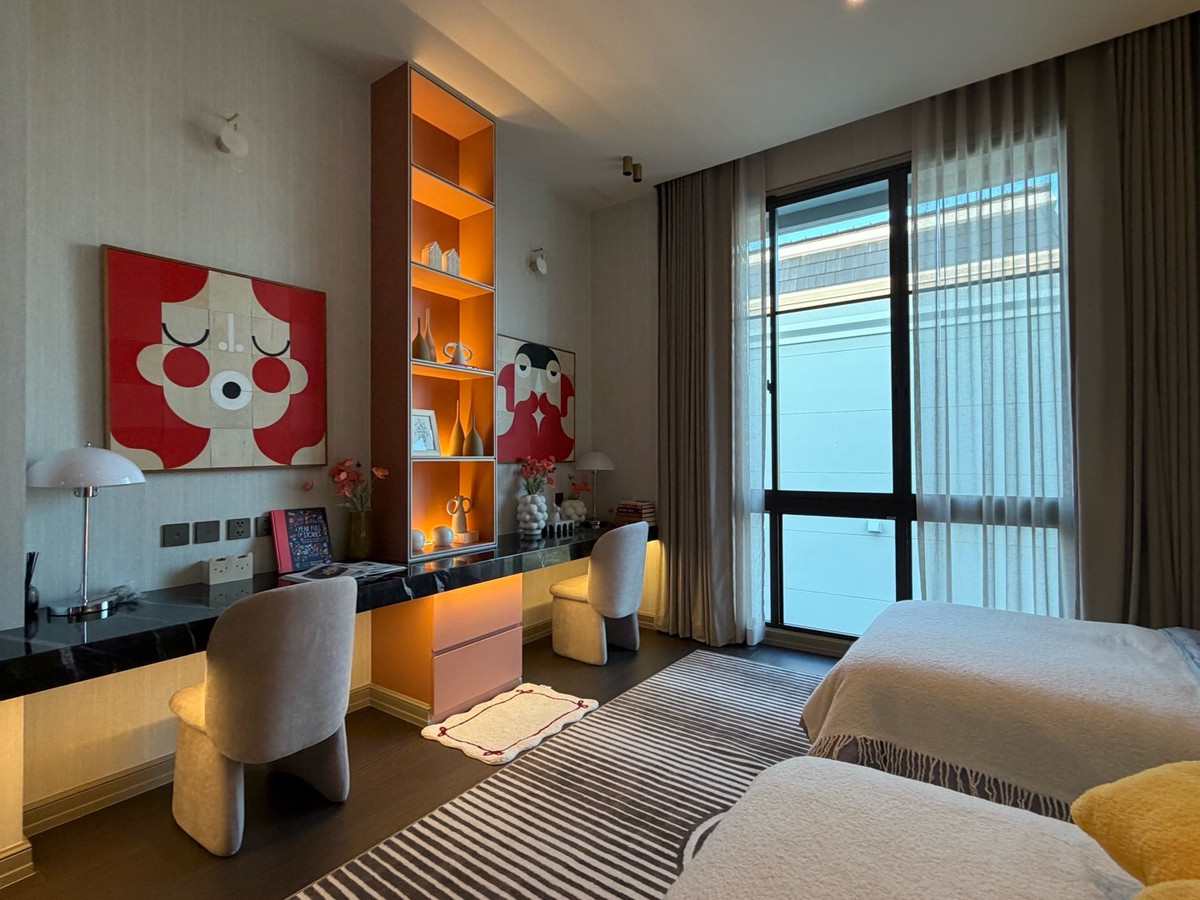 For SaleHousePattanakan, Srinakarin : Connoiseur Phatthanakan, located at the beginning of Soi Phatthanakan 32, fully furnished, last house. If interested, you can negotiate the price.