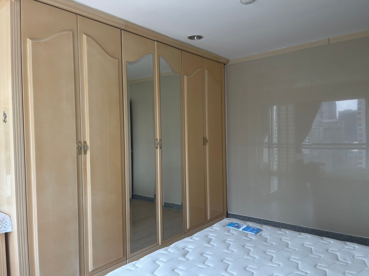 For RentCondoSilom, Saladaeng, Bangrak : Condo room for rent, Silom Suite (Sathorn 12)