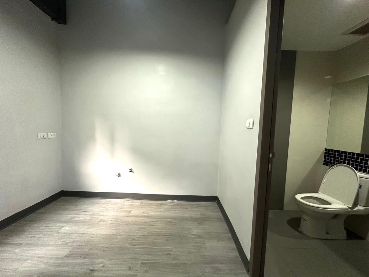 For RentHome OfficeOnnut, Udomsuk : For rent: The Pride S77 Home Office, Modern Luxury Lof style, at the entrance of Soi On Nut 30, has 5 floors, 3 bedrooms, 4 bathrooms, with air conditioning in every room. Ready to move in, price 80,000 baht.