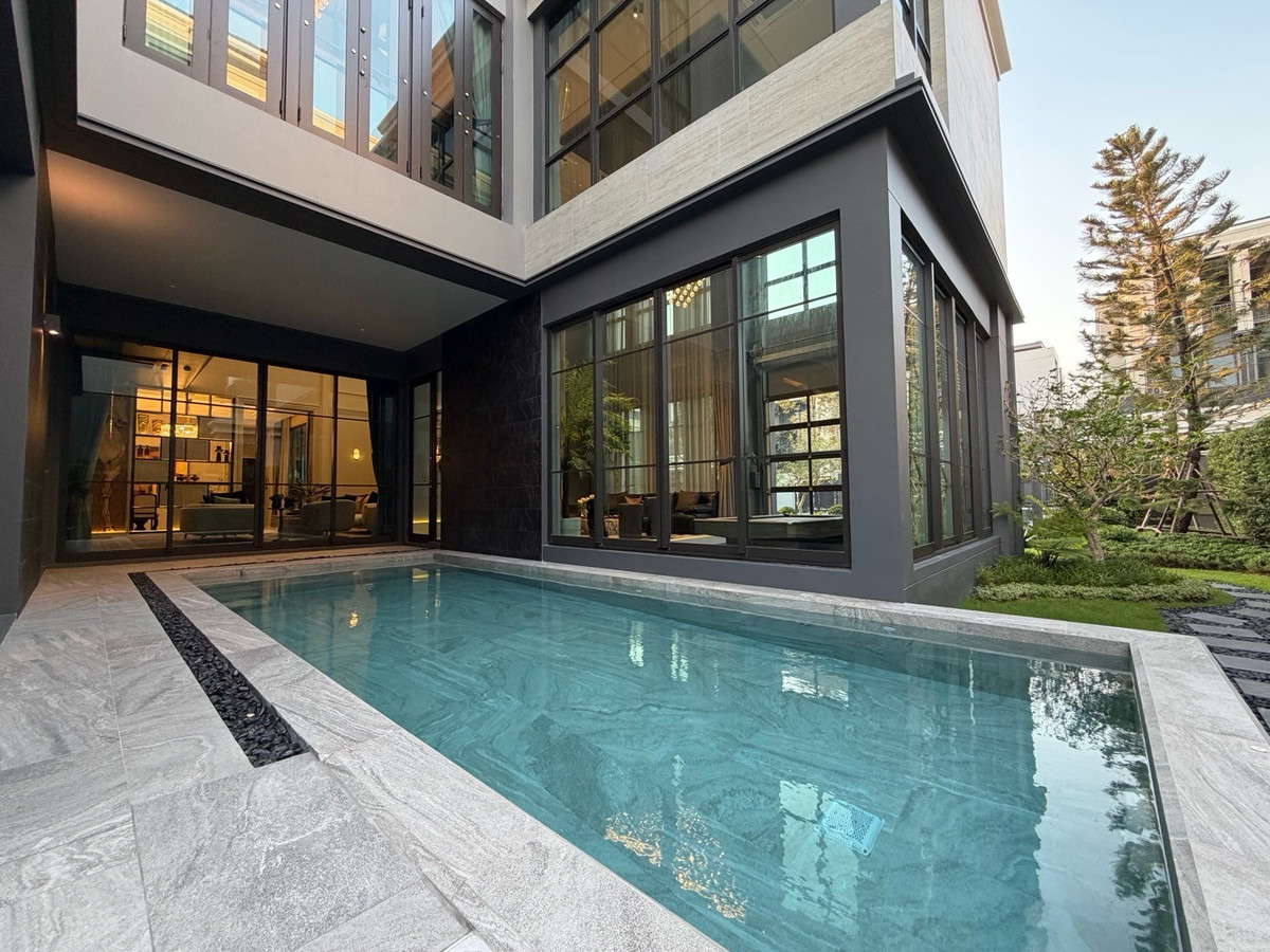 For SaleHousePattanakan, Srinakarin : Connoiseur Phatthanakan, located at the beginning of Soi Phatthanakan 32, fully furnished, last house. If interested, you can negotiate the price.