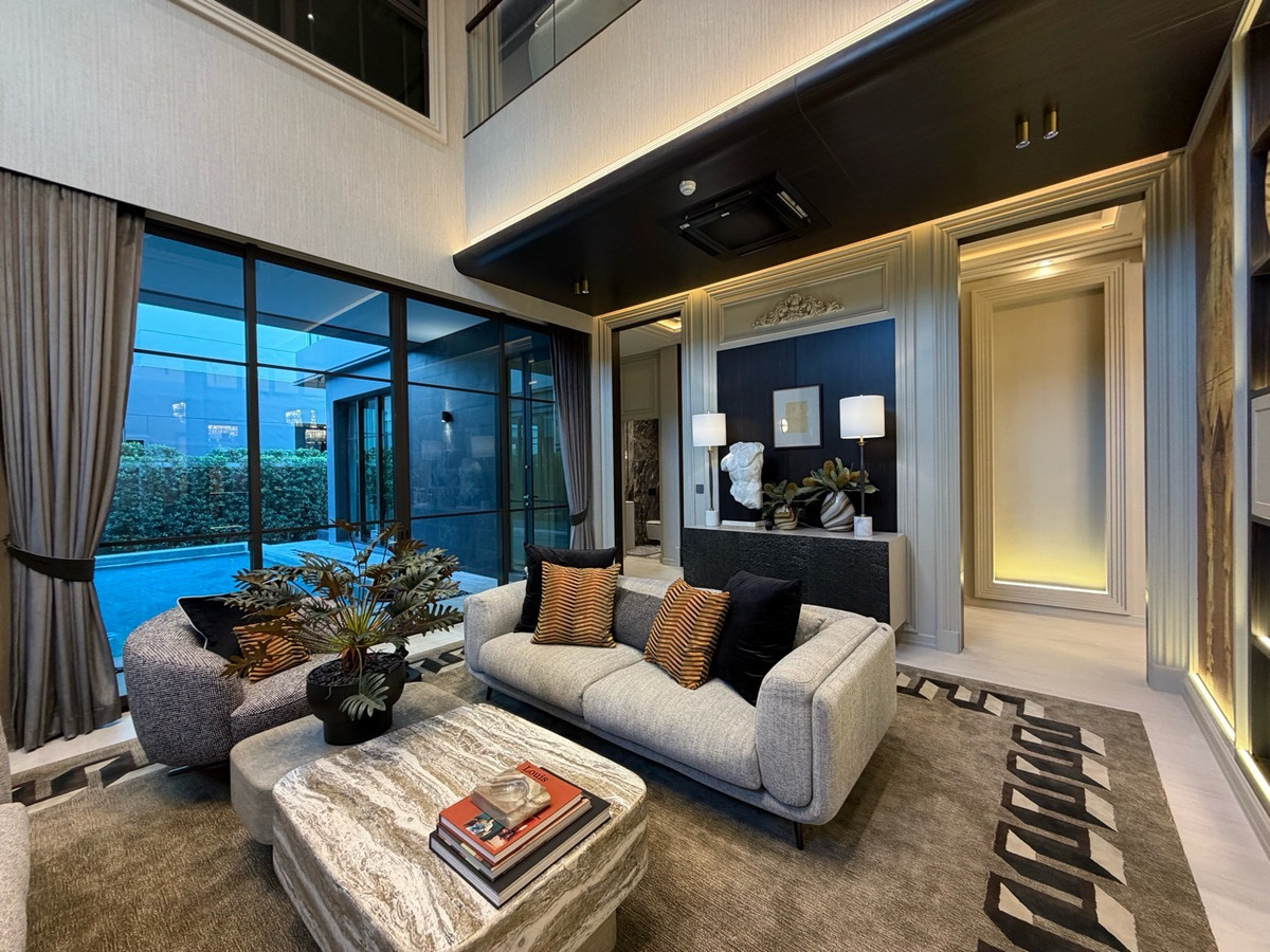 For SaleHousePattanakan, Srinakarin : Connoiseur Phatthanakan, located at the beginning of Soi Phatthanakan 32, fully furnished, last house. If interested, you can negotiate the price.