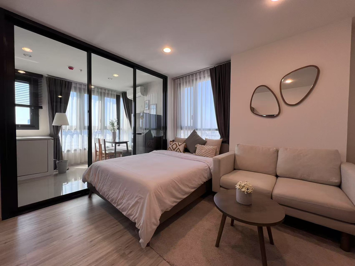 For RentCondoRatchadapisek, Huaikwang, Suttisan : For Rent: XT Huai Khwang – High-Floor Condo with Scenic View | Walk to MRT