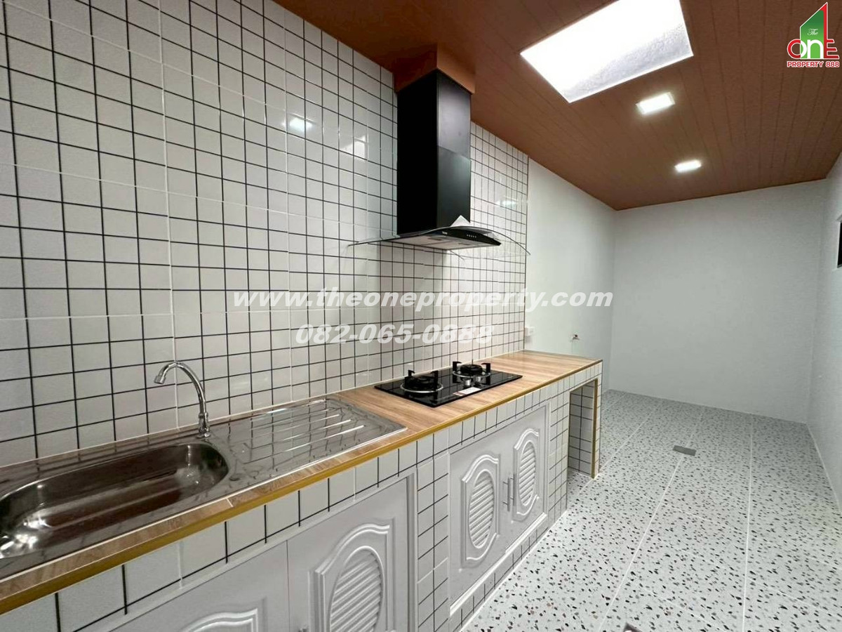 For SaleTownhomePathum Thani,Rangsit, Thammasat : 2-story townhouse, 17.8 sq m. (entire house renovated) Pruksa Village 60/1 Rangsit-Bang Phun Rangsit-Pathum Thani Rd. Mueang Pathum Thani, Pathum Thani