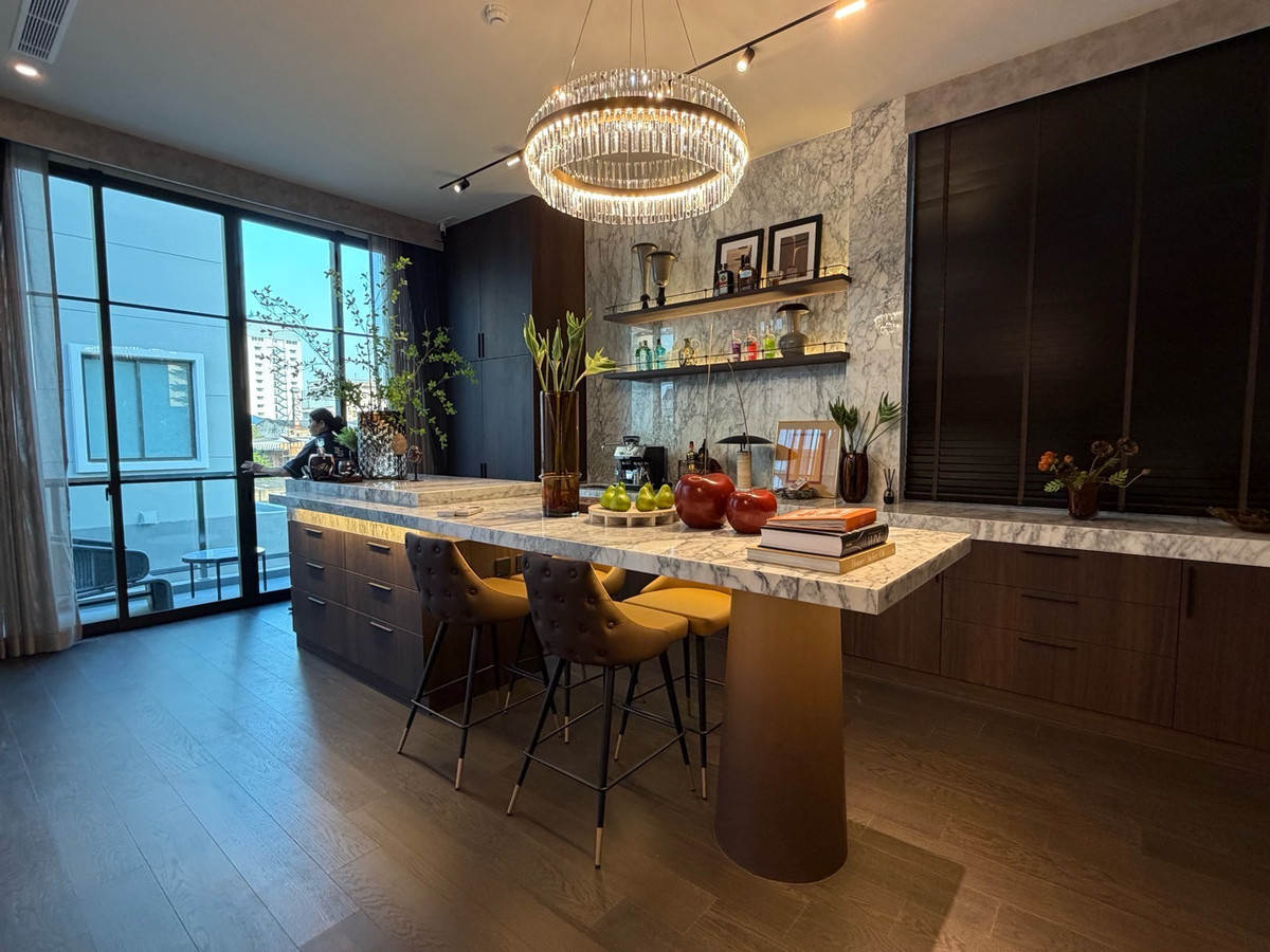 For SaleHousePattanakan, Srinakarin : Connoiseur Phatthanakan, located at the beginning of Soi Phatthanakan 32, fully furnished, last house. If interested, you can negotiate the price.