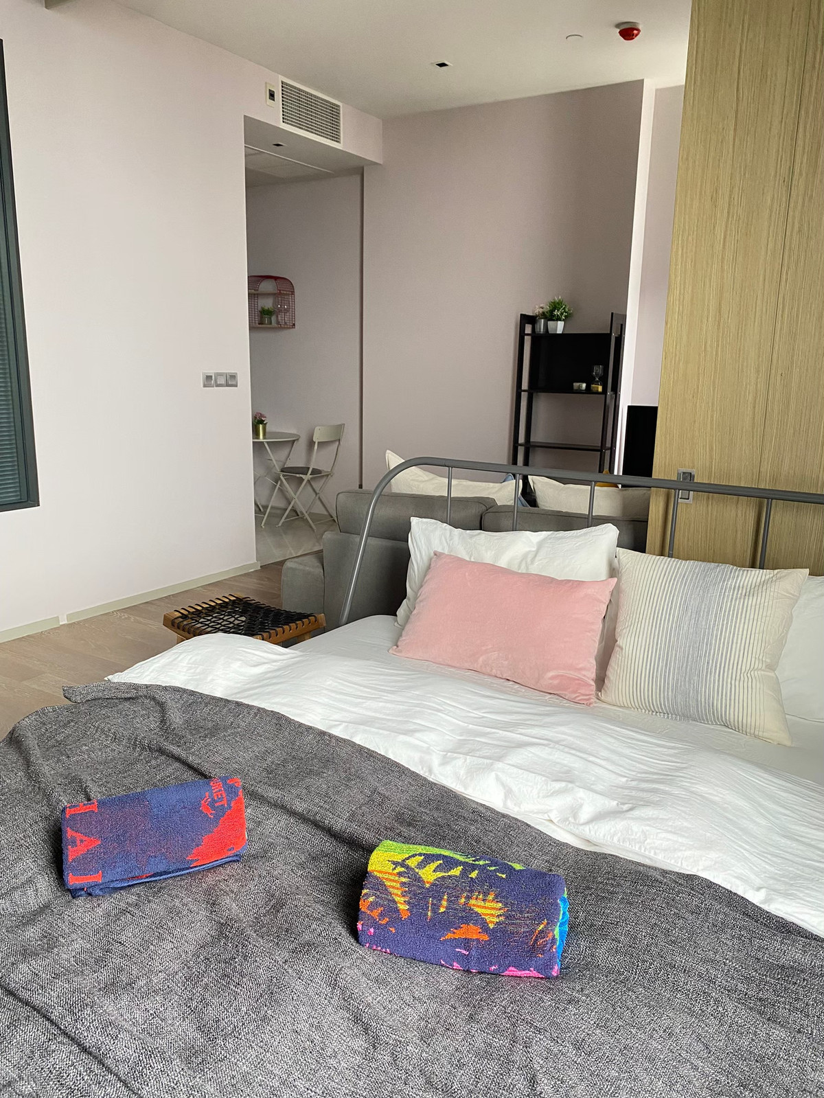 ให้เช่าคอนโดสีลม ศาลาแดง บางรัก : **Ashton Silom 50 Sq,m. Fully Finish @29,000บาท/month call Nong 096-2615656  ห้องกว้างมาก 50 ตรม. 1 นอน 1 น้ำ เฟอร์ครบ พร้อมอยู่   Location : Silom , Chongnonsi  Rental Price : 29,000 Baht/Month  Condominium near MRT, BTS  : Silom , Chong nonsiStation  Co