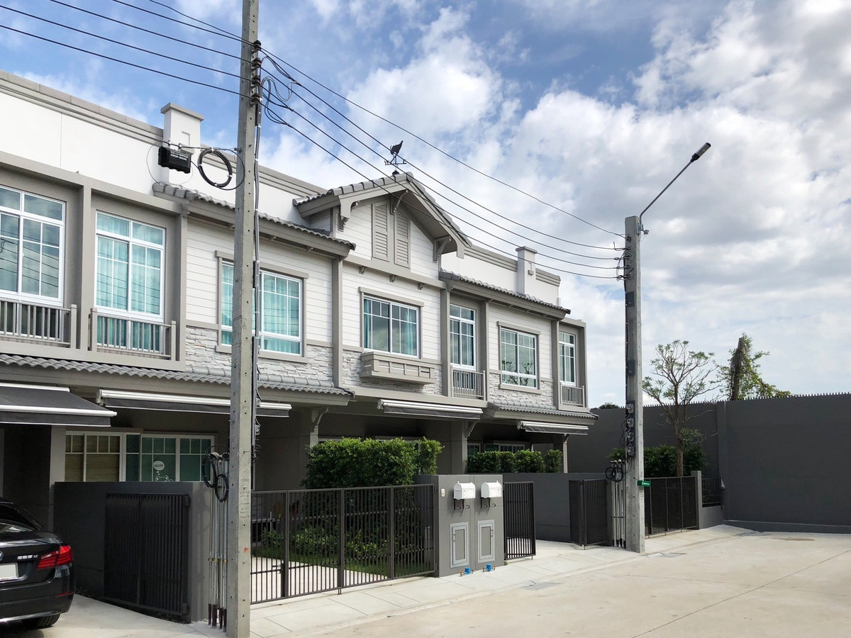 For SaleTownhomeSamut Prakan,Samrong : Indy 3 Bangna km.7 / 2 Bedrooms (SALE WITH TENANT) YOK006