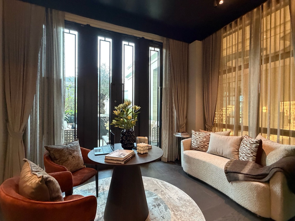 For SaleHousePattanakan, Srinakarin : Connoiseur Phatthanakan, located at the beginning of Soi Phatthanakan 32, fully furnished, last house. If interested, you can negotiate the price.