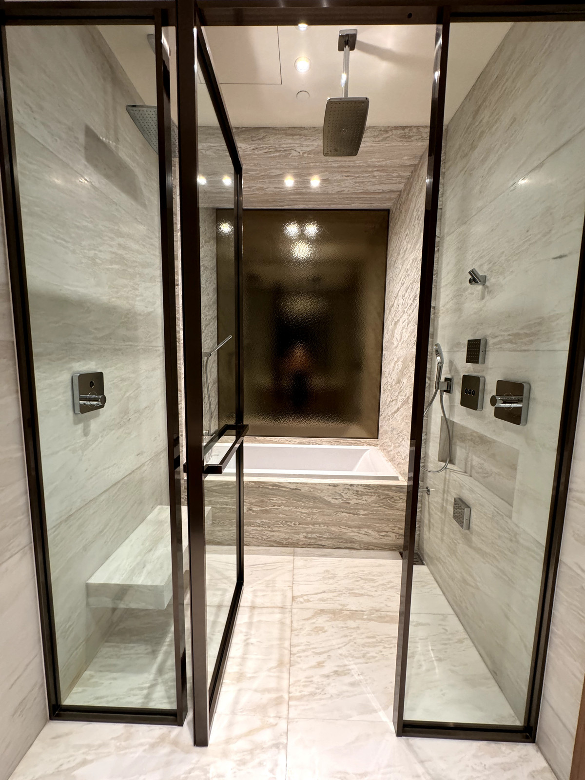 For RentCondoWitthayu, Chidlom, Langsuan, Ploenchit : SCOPE หลังสวน ให้เช่า 1 นอน 1 น้ำ พื้นที่ 83 ตรม  150,000 บาท สนใจโทร น้อง 096-2615656 พร้อมให้นัดหมายเข้าชมทุกวัน  For Rent SCOPE Luang Suan 1bed 1 bath 83 Sq,m Rental price 150,000 Baht   call Nong 096-2615656 Ready to touring everyday   ห้องกว้าง 83 ตร