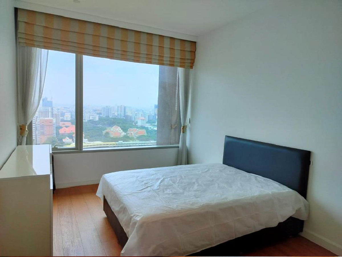 CondoWitthayu, Chidlom, Langsuan, Ploenchit : 185 Rajadamri for rent, 2 bedrooms, 2 bathrooms, area 118 sq m, 90,000 baht. If interested, call Nong 096-2615656. Ready to make an appointment to visit every day. For Rent 185 Rajadamri 2bed 2 bath 118 Sq,m Rental price 90,000 Baht call Nong 096-2615656 