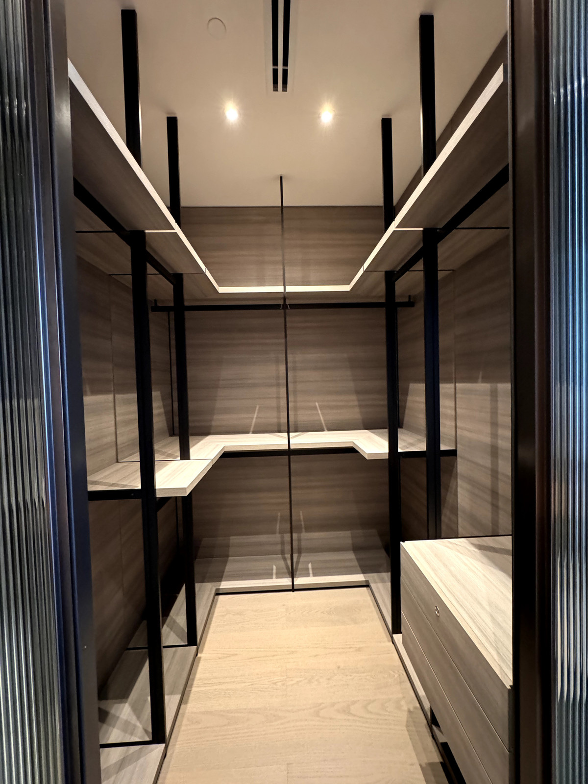 For RentCondoWitthayu, Chidlom, Langsuan, Ploenchit : SCOPE หลังสวน ให้เช่า 1 นอน 1 น้ำ พื้นที่ 83 ตรม  150,000 บาท สนใจโทร น้อง 096-2615656 พร้อมให้นัดหมายเข้าชมทุกวัน  For Rent SCOPE Luang Suan 1bed 1 bath 83 Sq,m Rental price 150,000 Baht   call Nong 096-2615656 Ready to touring everyday   ห้องกว้าง 83 ตร