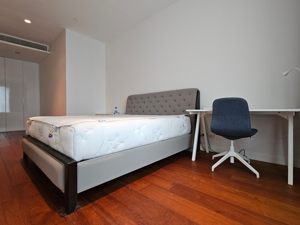 For SaleCondoWitthayu, Chidlom, Langsuan, Ploenchit : 185 Rajadamri for sale, 2 bedrooms, 2 bathrooms, area 108 sq m, 29.9 million baht. If interested, call Nong 096-2615656. Ready to make an appointment to visit every day. For Sale 185 Rajadamri 2bed 2 bath 108 Sq,m Rental price 29.9 MB call Nong 096-261565