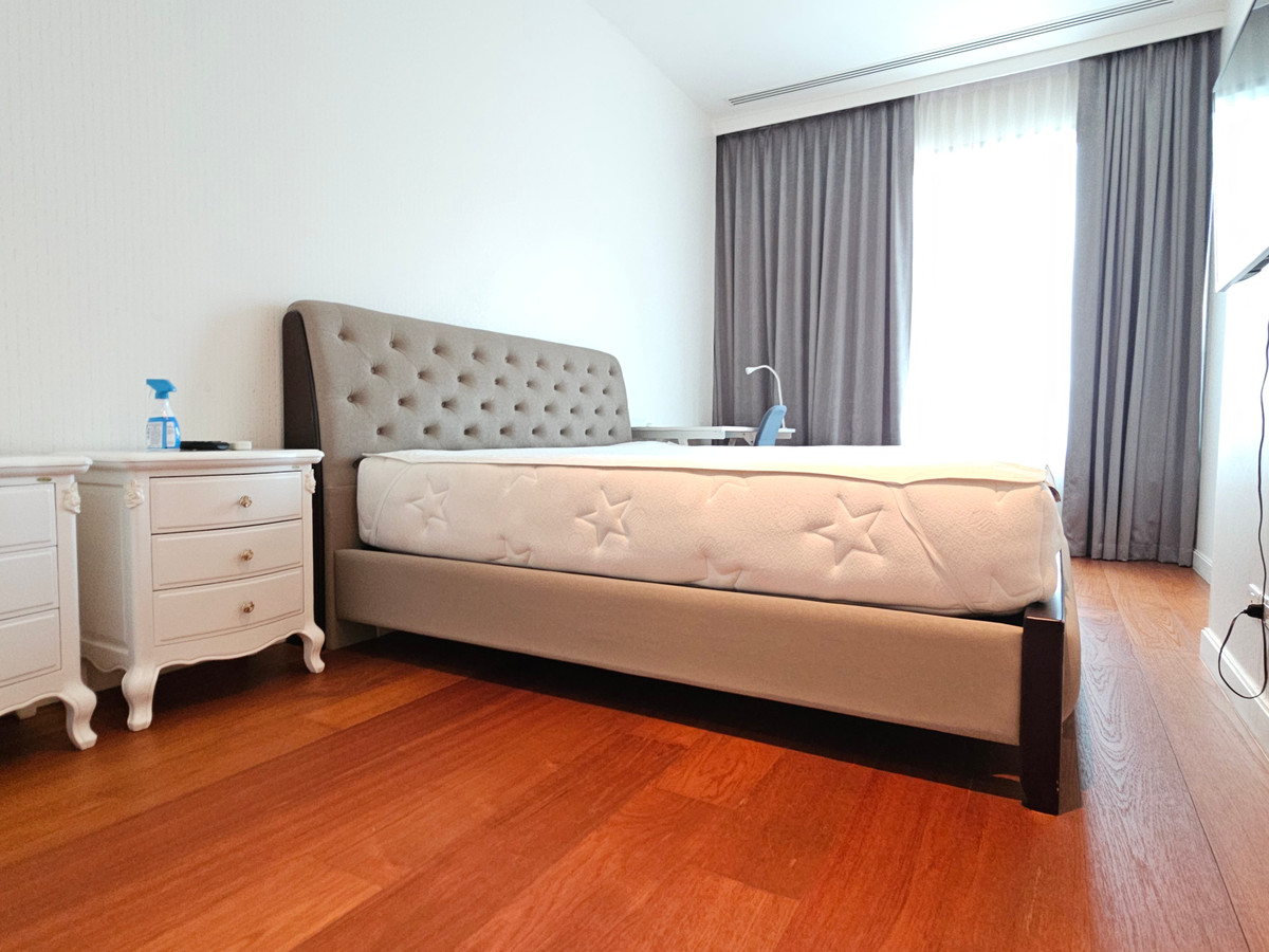 For SaleCondoWitthayu, Chidlom, Langsuan, Ploenchit : 185 Rajadamri for sale, 2 bedrooms, 2 bathrooms, area 108 sq m, 29.9 million baht. If interested, call Nong 096-2615656. Ready to make an appointment to visit every day. For Sale 185 Rajadamri 2bed 2 bath 108 Sq,m Rental price 29.9 MB call Nong 096-261565