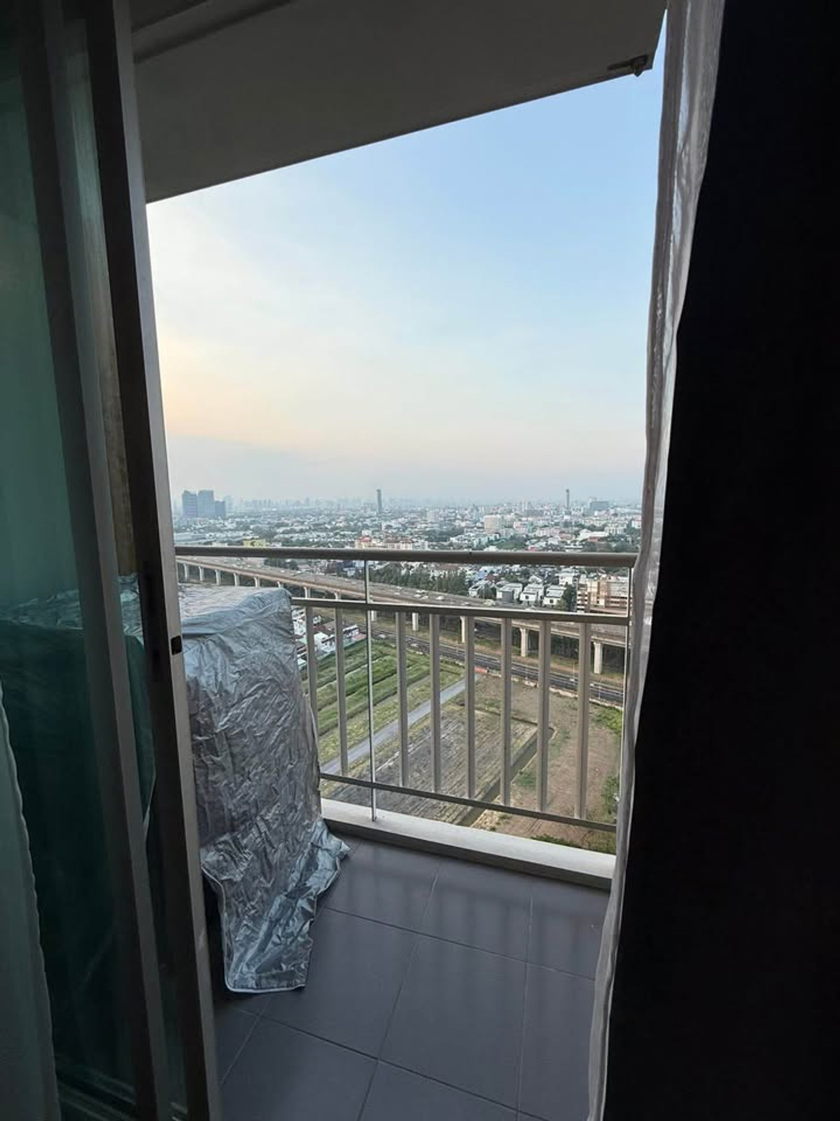 For RentCondoPattanakan, Srinakarin : 🔥 For rent Lumpini Ville Phatthanakan-Srinakarin 🔥 📍 Near Airport Link Hua Mak 🚆 Convenient travel