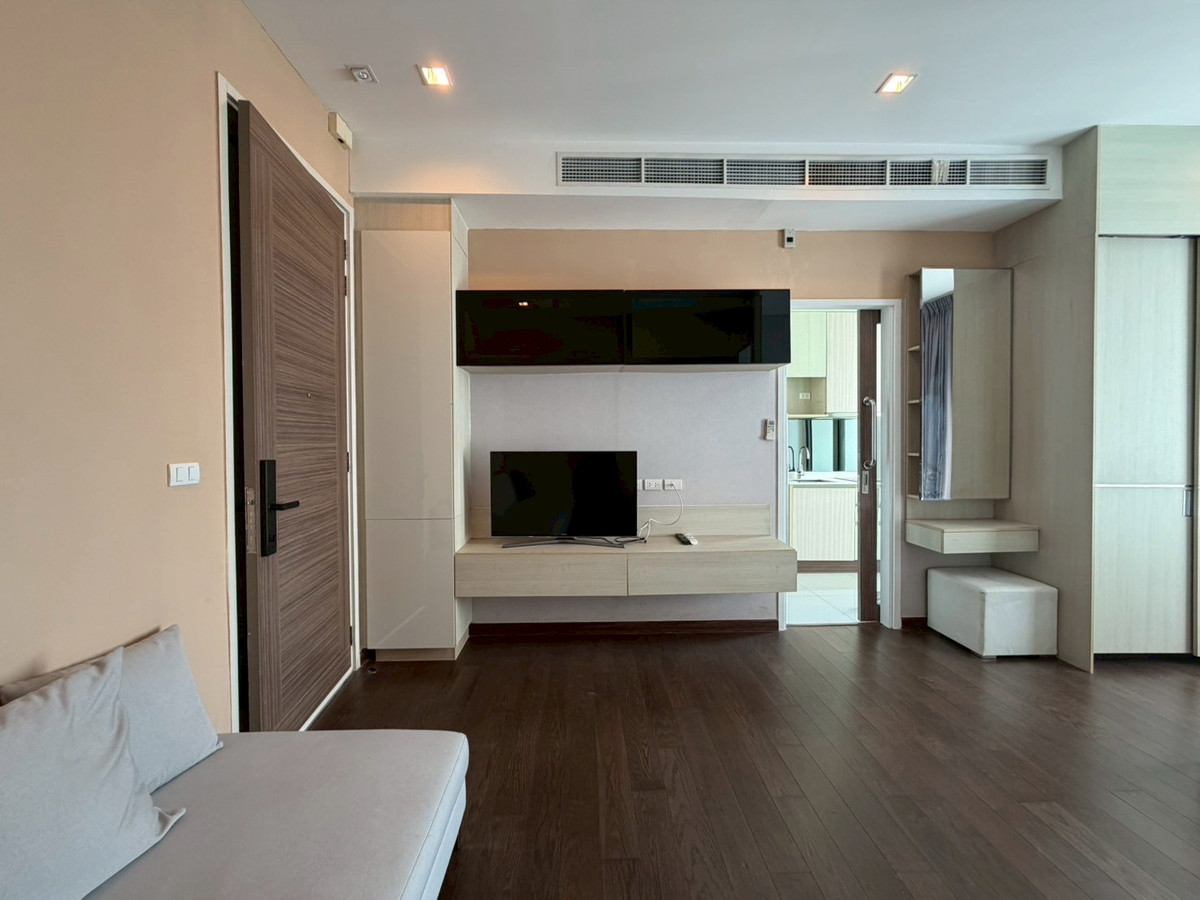 For RentCondoRama9, Petchburi, RCA : Prime condominium in the heart of Asoke 🏙️ For Rent Q Asoke | High Floor, Open View, Super Convenient Location 🚆✨