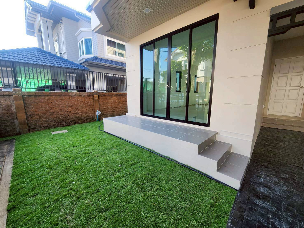 For SaleHouseNonthaburi, Bang Yai, Bangbuathong : 2-story detached house for sale, Thanasiri Rattanathibet, Bang Yai, Bang Bua Thong, Nonthaburi, Central Westgate Bang Yai, MRT (Purple Line), Bang Rak Yai Station. and Bang Phlu Station