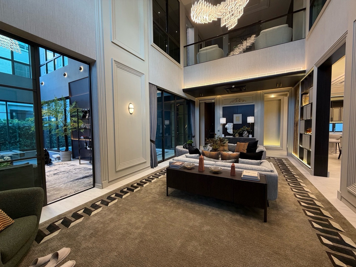 For SaleHousePattanakan, Srinakarin : Connoiseur Phatthanakan, located at the beginning of Soi Phatthanakan 32, fully furnished, last house. If interested, you can negotiate the price.