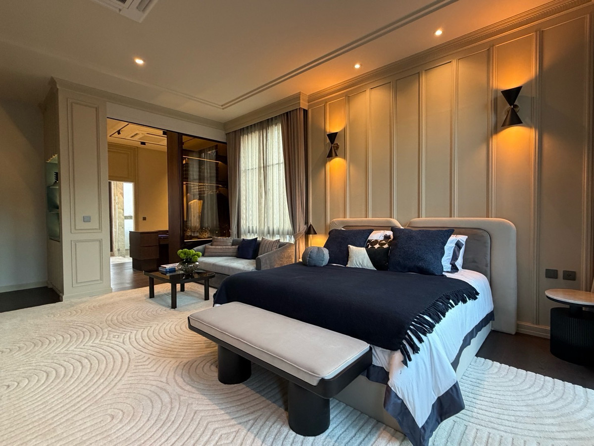 For SaleHousePattanakan, Srinakarin : Connoiseur Phatthanakan, located at the beginning of Soi Phatthanakan 32, fully furnished, last house. If interested, you can negotiate the price.